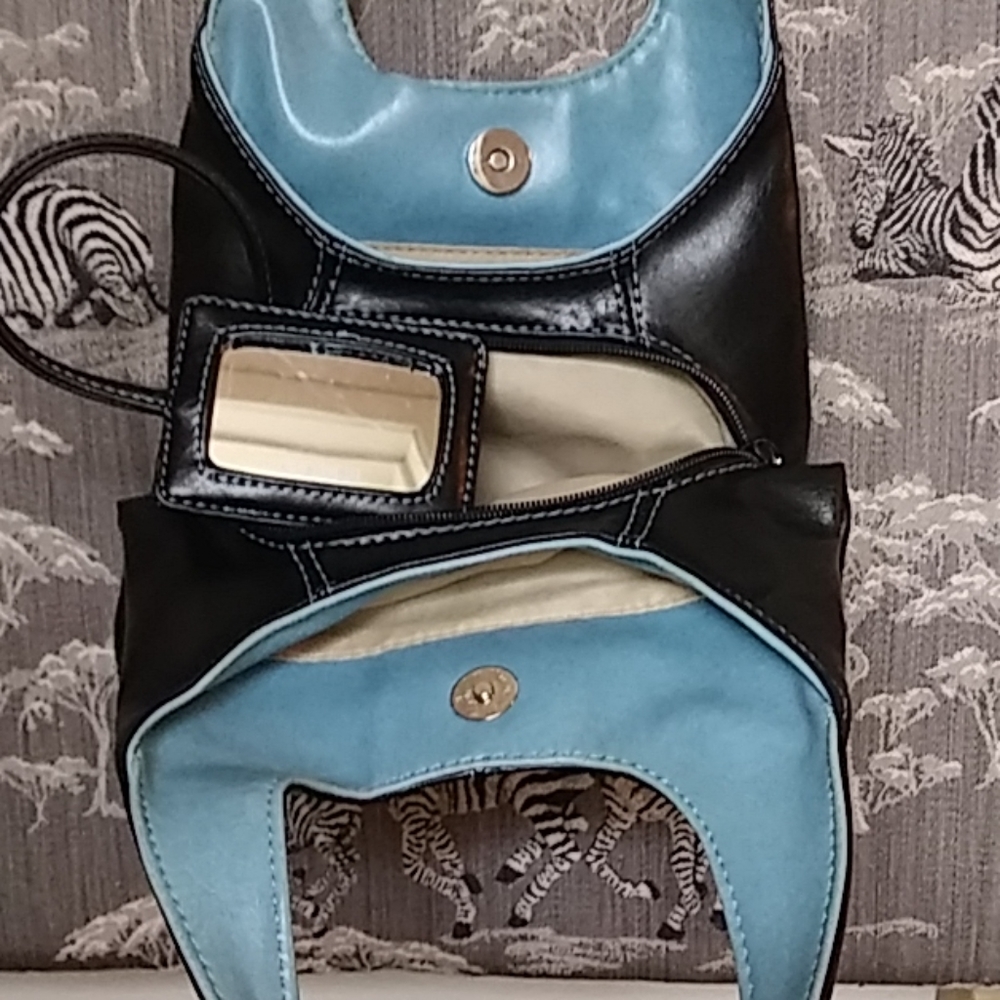 Purse - Picture 2 of 3